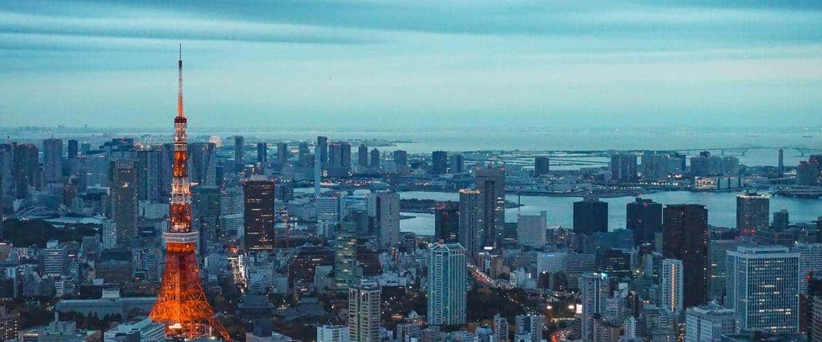 東京タワーと都心のまちなみ（関東のイメージ写真）